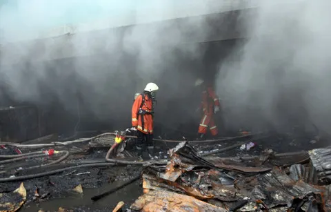 Kronologi Gugurnya Petugas Damkar DKI Jakarta Saat Memadamkan Kebakaran TPS di Ciracas
