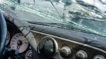 Truk Boks Terguling di Interchange Karawang Barat Akibat Jalan Bergelombang