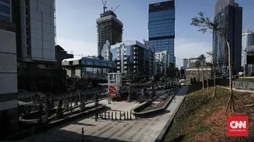 Pemanfaatan Fasilitas Pedestrian Deck Dukuh Atas untuk Mobilitas Antarmoda