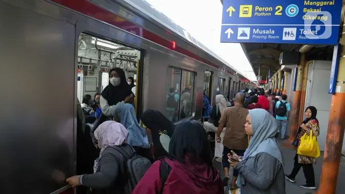 KRL Bogor-Jakarta Kota Terganggu, Transjakarta Kerahkan Bus Bantuan