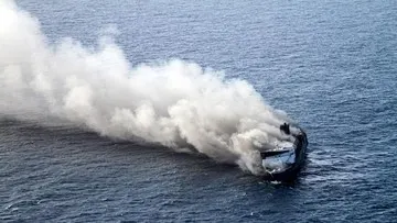 Panduan Keselamatan Penumpang Pasca Kebakaran KMP Mutiara Sentosa 2 di Perairan Sumenep