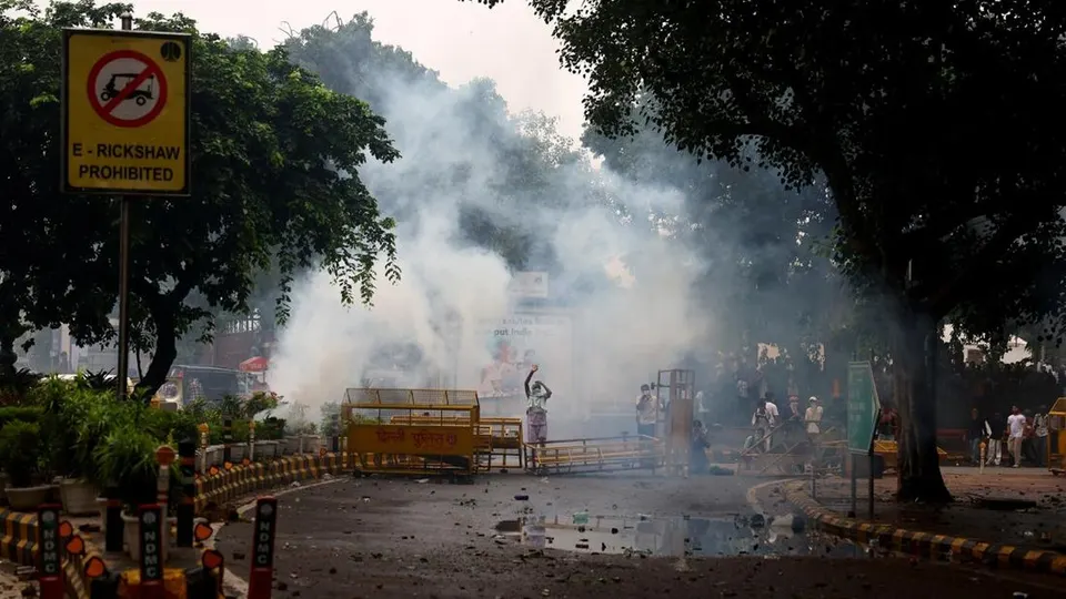 Protes Kecurangan Ujian PNS di India Berujung Bentrok dengan Kepolisian