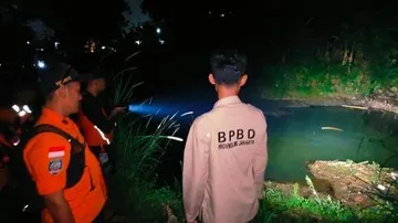 Bahaya Berenang di Aliran Sungai Ciliwung dan Upaya Pencarian SAR Gabungan