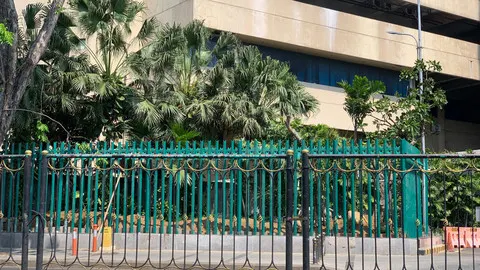 Penyesuaian Tinggi Pagar Pusat Perbelanjaan di Surabaya demi Keindahan Kota