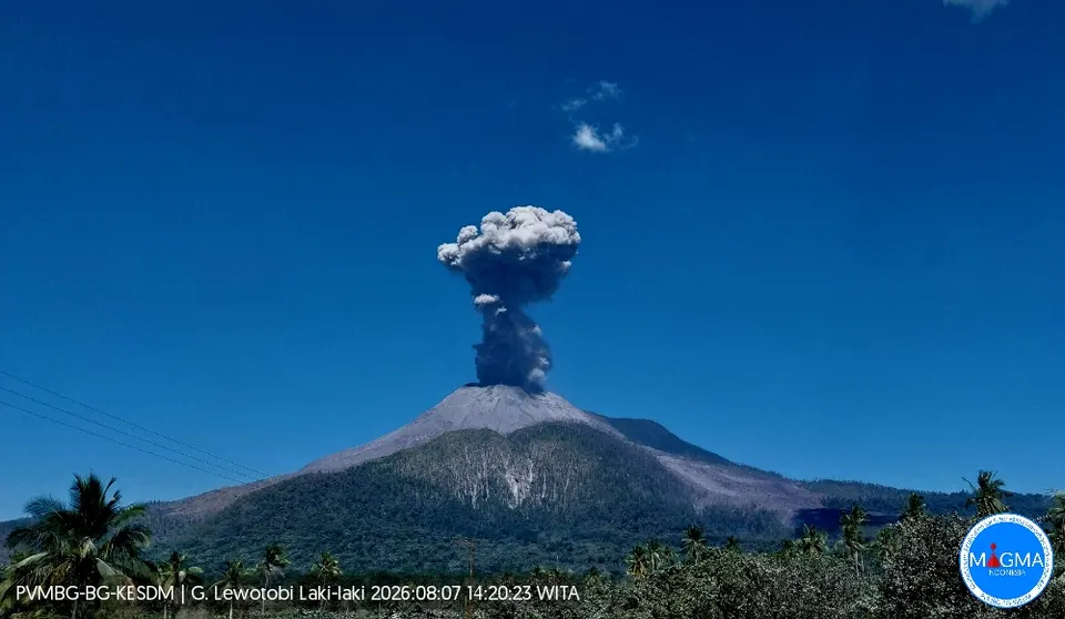 Dua Gunung Api di NTT Erupsi Hampir Bersamaan