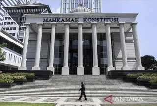 Putusan MK Soal Anggaran MBG dan Penundaan Pemulihan Hak Konstitusional Pendidikan