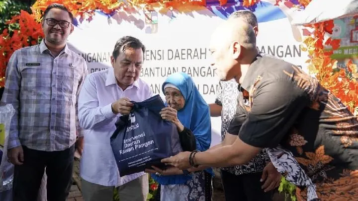 Penyaluran Bantuan Pangan Kota Bogor untuk Warga Rentan dan Mitigasi Rawan Pangan