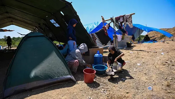 Krisis Logistik Pascagempa NTT, Ratusan Pengungsi di Posko Satar Kampas Kekurangan Bahan Pangan dan Air Bersih