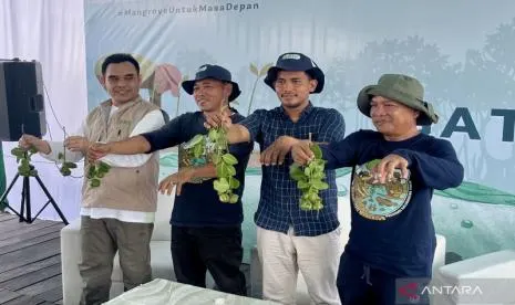 Petambak Kutai Kartanegara Diajak Tanam Mangrove Guna Pulihkan Produktivitas