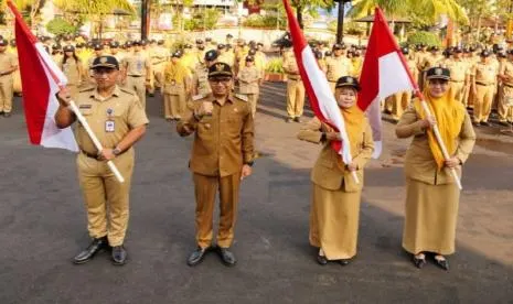Pemkot Madiun Bagikan 3.000 Bendera Merah Putih Gratis hingga Tingkat RT