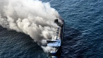 Perjuangan Ayah Selamatkan Balita dari Kebakaran KM Mutiara Sentosa 2 di Perairan Madura