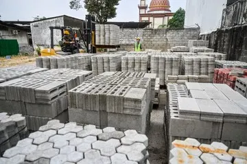 Pengolahan Sampah Plastik Tertolak Menjadi Paving Blok di Jakarta